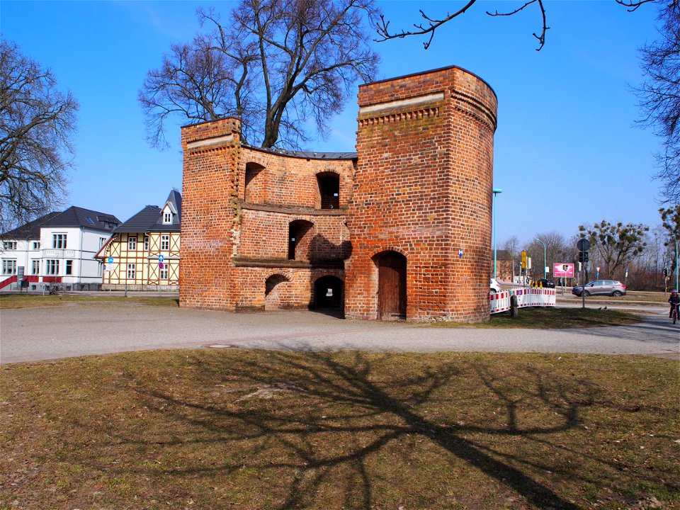 Neubrandenburg (Mecklenburg-Vorpommern, Germany). Western side of the artillery tower "Zingel" that protects the city gate "Friedländer Tor". Built around 1500.