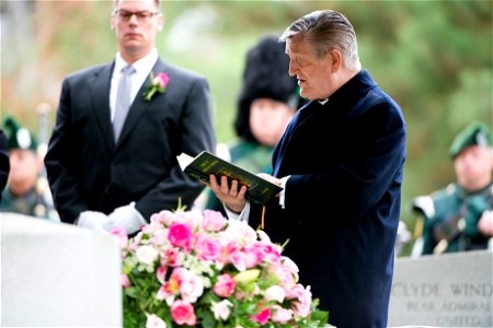 Father Gerald Weymes conducts the graveside service for Maureen Fitzsimons Blair, also known as Maureen O’Hara, in Section 2 of Arlington National Cemetery, Nov. 9, 2015. She is being buried with her photo