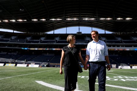 Great to see the Banjo Bowl with Jill in Winnipeg. 🏈🍉

Super de voir le Banjo Bowl avec Jill à Winnipeg. 🏈🍉