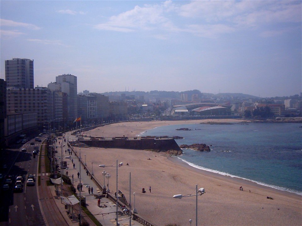 Praia de Orzán, Malecón e Praia de Riazor (ao fondo) en A Coruña