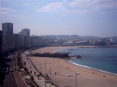 Praia de Orzán, Malecón e Praia de Riazor (ao fondo) en A Coruña
