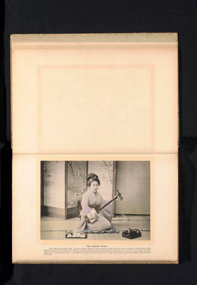 IdentificatieTitel(s): Vrouw speelt op een shamisenThe "Samisen" (Banjo) (titel op object)Objecttype: fotomechanische afdruk bladzijde Objectnummer: RP-F-2001-7-1570-19Opschriften / Merken: opschrift,