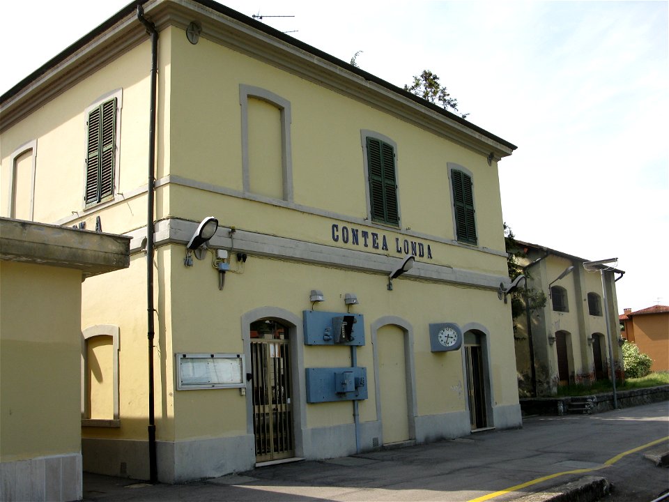 Contea-Londa-railway station, station builiding from platform 1
