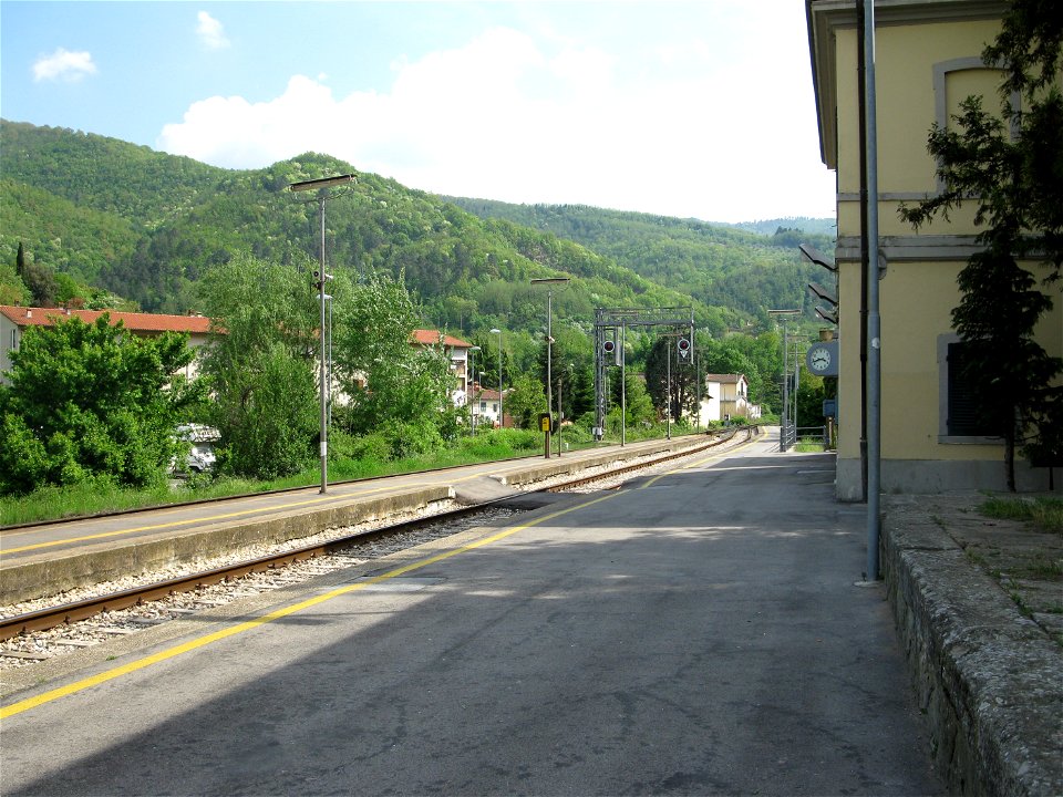 Contea-Londa railway station