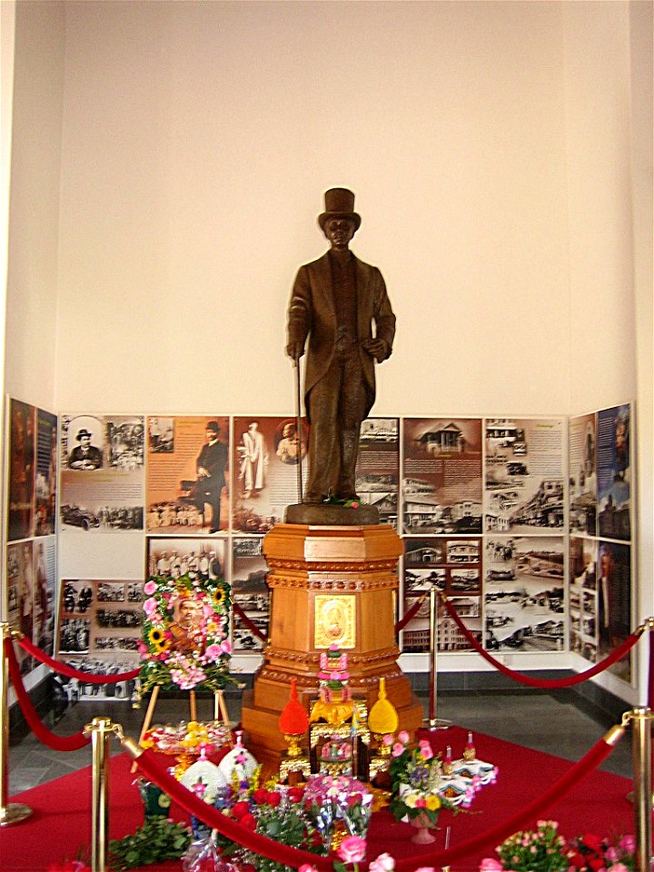 The bronze statue of King Chulalongkorn of Siam (Rama V) in the Memorial Pavilion in Utanede, Ragunda, Jämtland, Sweden