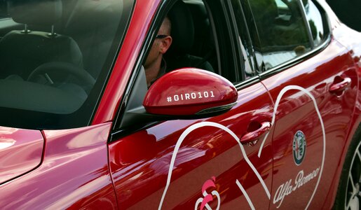 Tour car giro d italia accompaniment