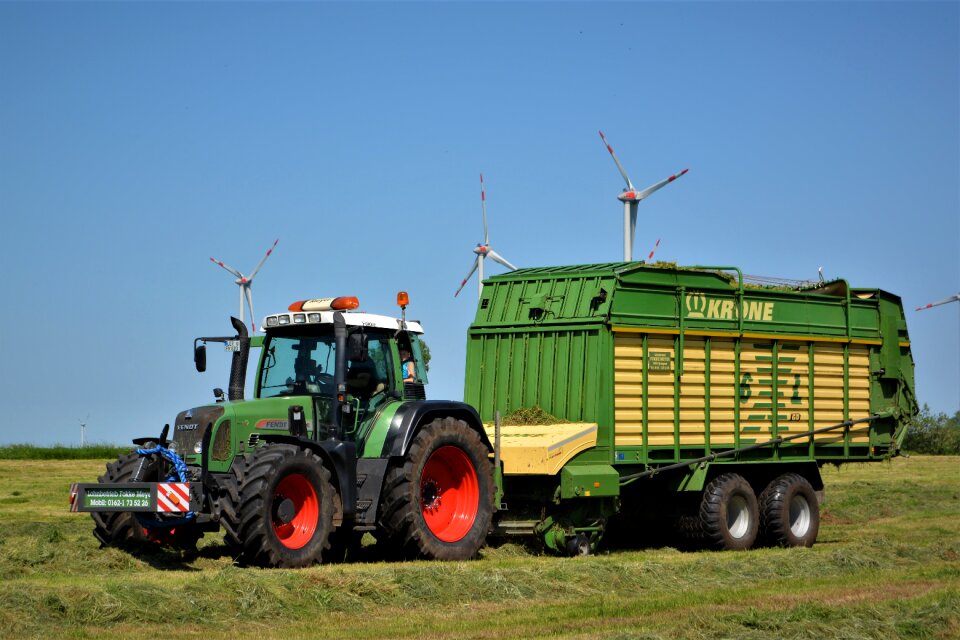 Machine agriculture tractors