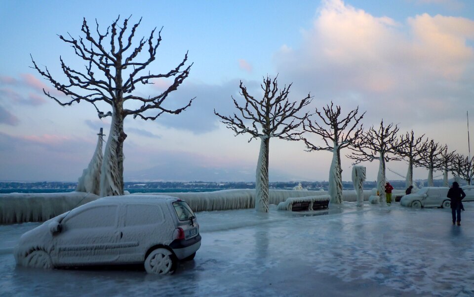 Wind cold lake geneva