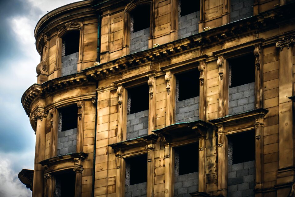 Build housebuilding unfinished