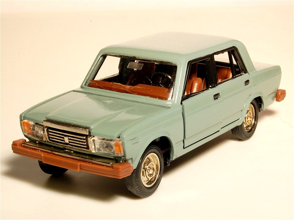 VAZ 2107 «Zhiguli» (13.1982-1997)