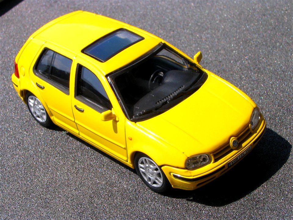 VolksWagen Golf IV 5dr (1997). Hongwell / Cararama