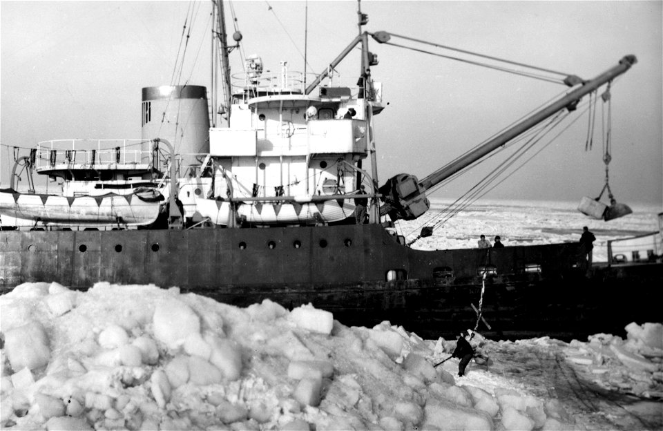 USCGC Tupelo Icebound Off Ashtabula