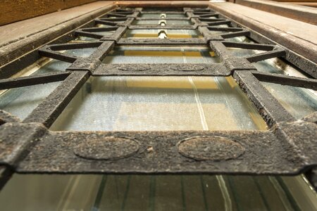 Decoration structure iron