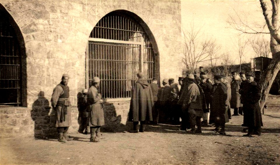 Soldiers watching a tiger said to have eaten the mistress of a Russian officer, as it appeared on December 1904 to the Admiral Ernesto Burzagli (1873-1944), Italian naval attaché in Tokio, who sailed 