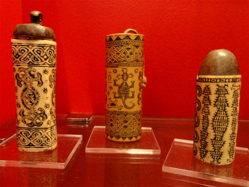 Exhibit in the Oceanic collection of the Staatlichen Museums für Völkerkunde München, Maximilianstraße 42, Munich, Germany.

Betel containers, bone and bamboo, Timor, 1925-1952.