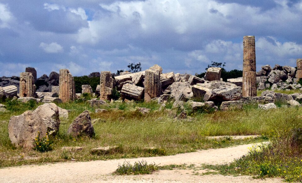 Ruin destroyed architecture