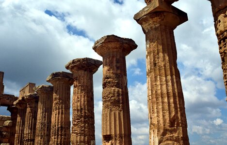 Ruin destroyed architecture