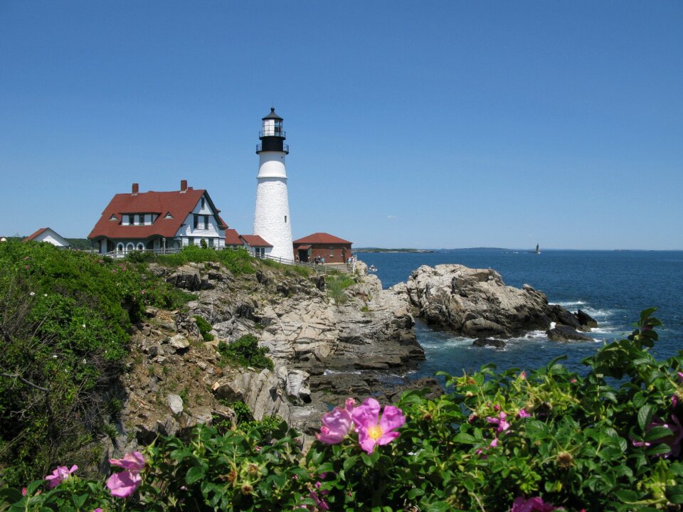 Roses lighthouse portland