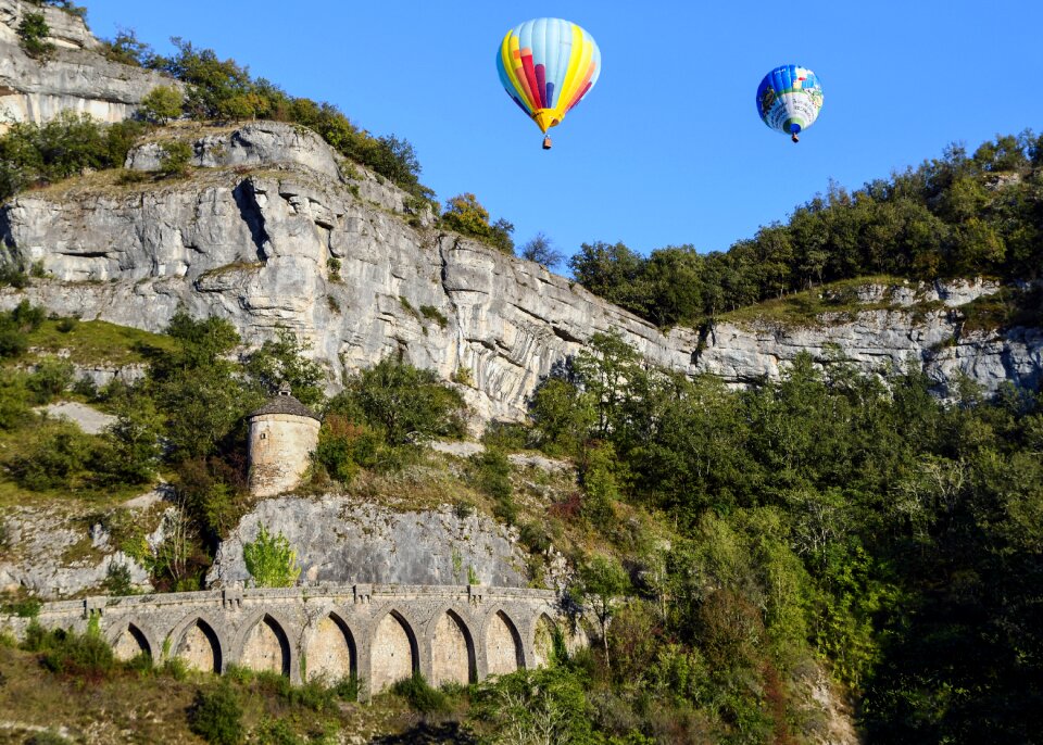 Hot-air ballooning ball tree