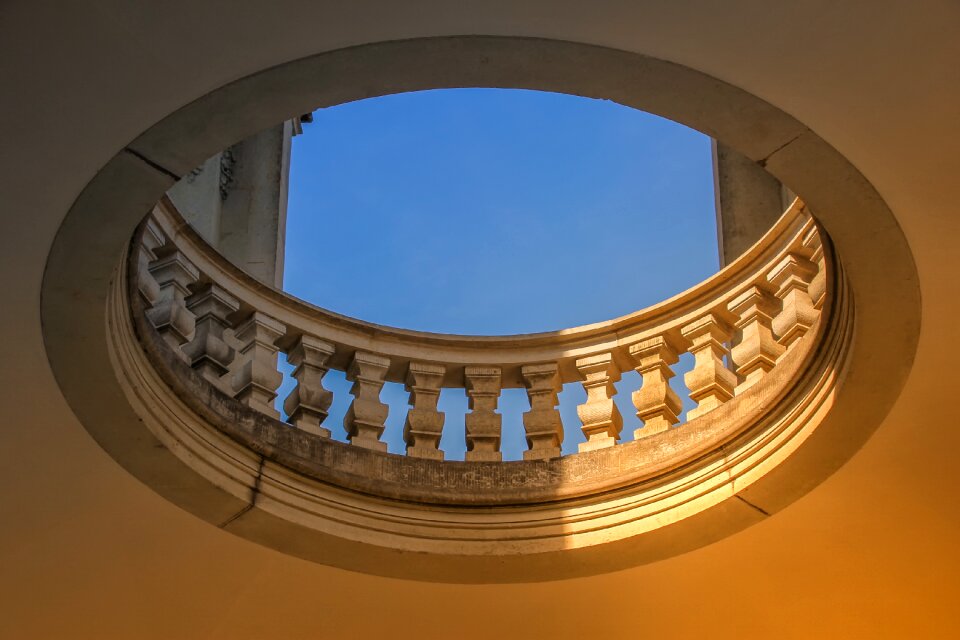 Stone round pillar