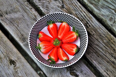 The bowl dessert red