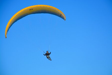 Tandem paragliding wind adventure
