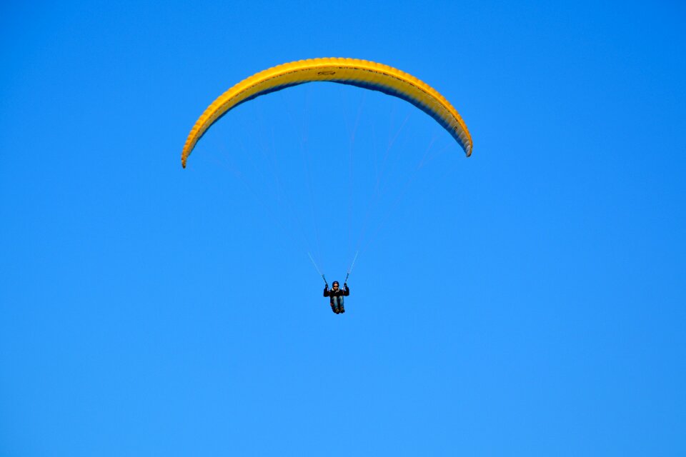 Tandem paragliding wind adventure