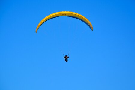 Tandem paragliding wind adventure