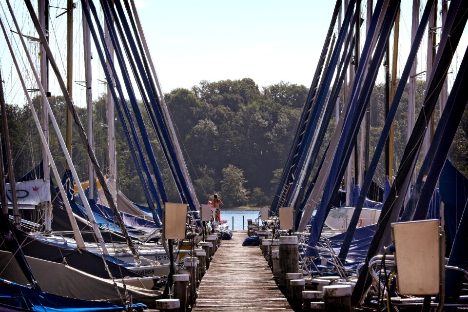 Pier investors dock