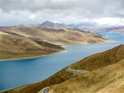 Yamdrok Lake