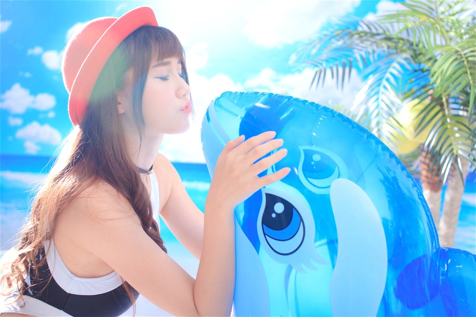 Woman Kiss Summer Sea
