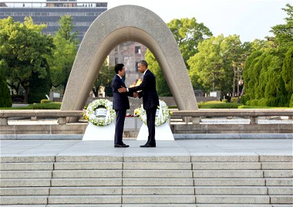 Hiroshima Obama Shaking Hands