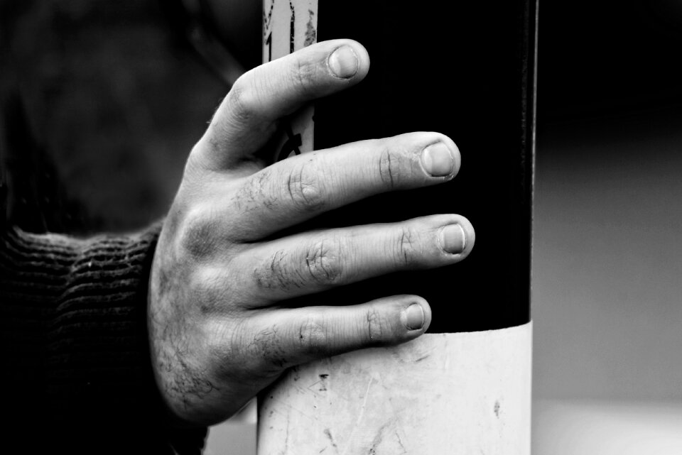 Body part knuckle holding