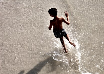 Boy Splash photo