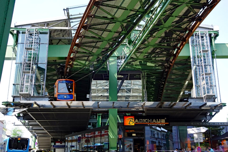Monorail trains-to-depot railway depot terminus