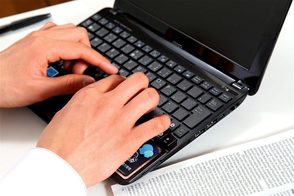 Laptop Hand