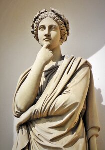 Monument woman think