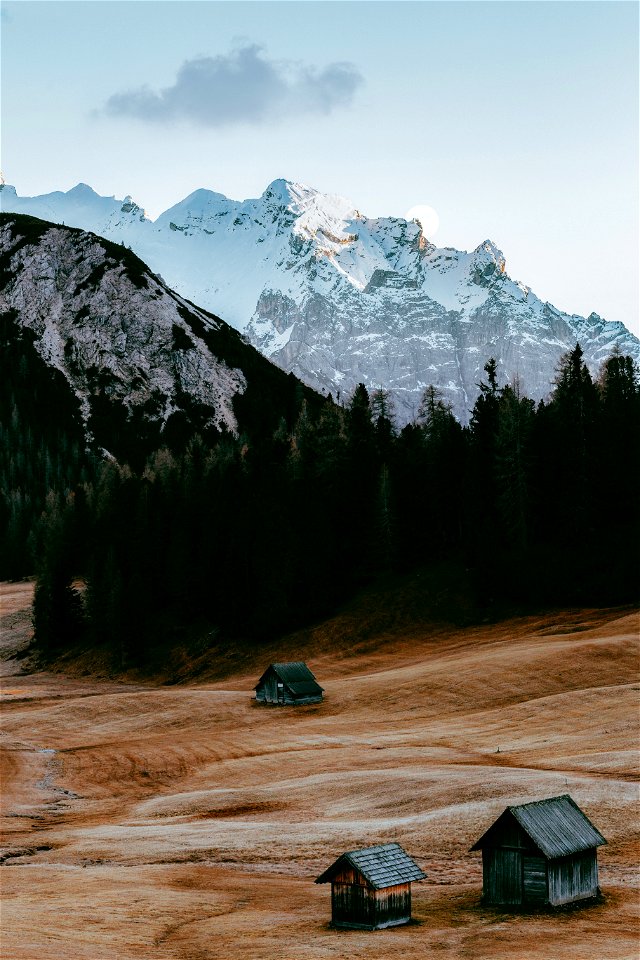 Moon set dolomites