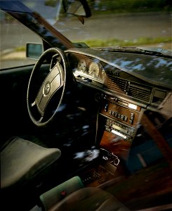 Peeking the Mercedes Benz