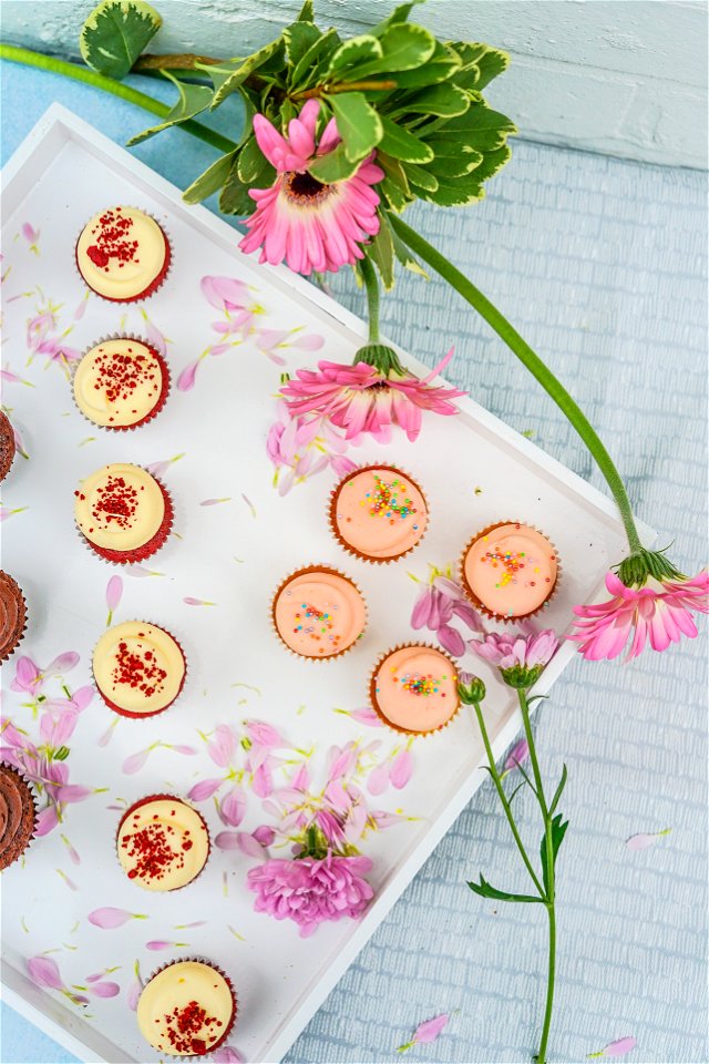 Cupcakes & Flowers