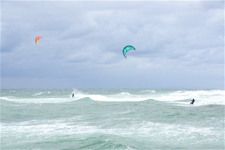 Kite surfing photo