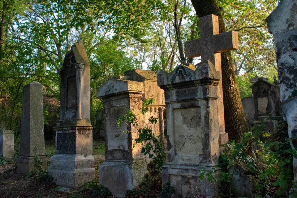 Tomb death mourning