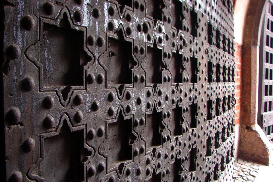 Entrance iron wooden gate