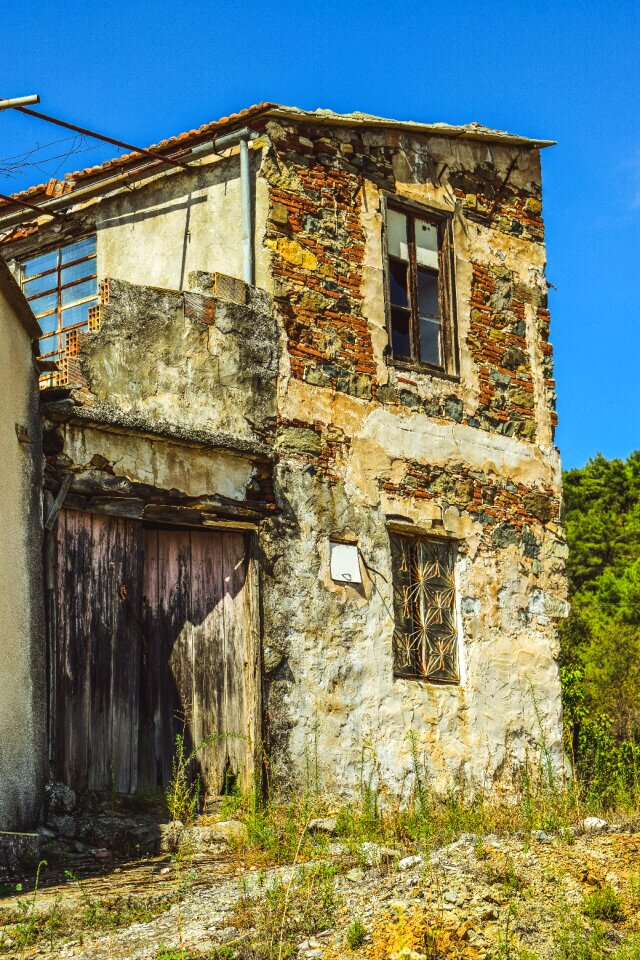 Aged weathered decay
