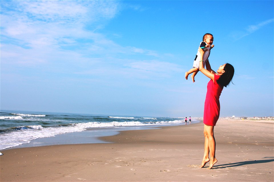 Mother And Baby Beach Pictures Beachpicturesgirl Sexybeachpictures