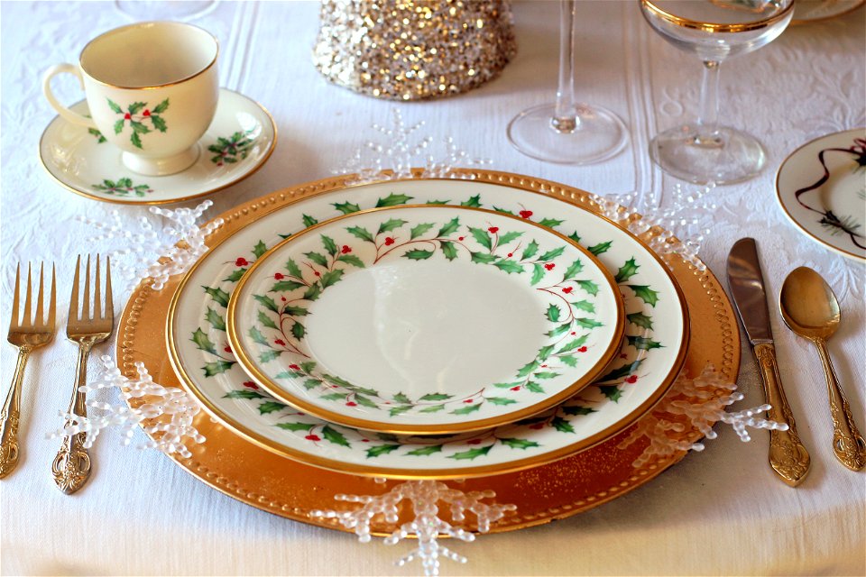 Christmas Dinner Table Setting