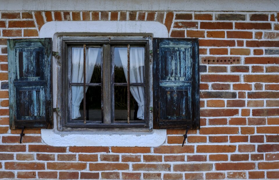 Wall brick house