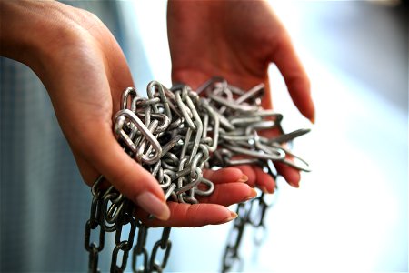 Chain Hands
