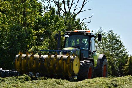 Tractor landscape cereals
