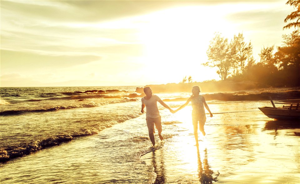 Couple Run Beah Sea